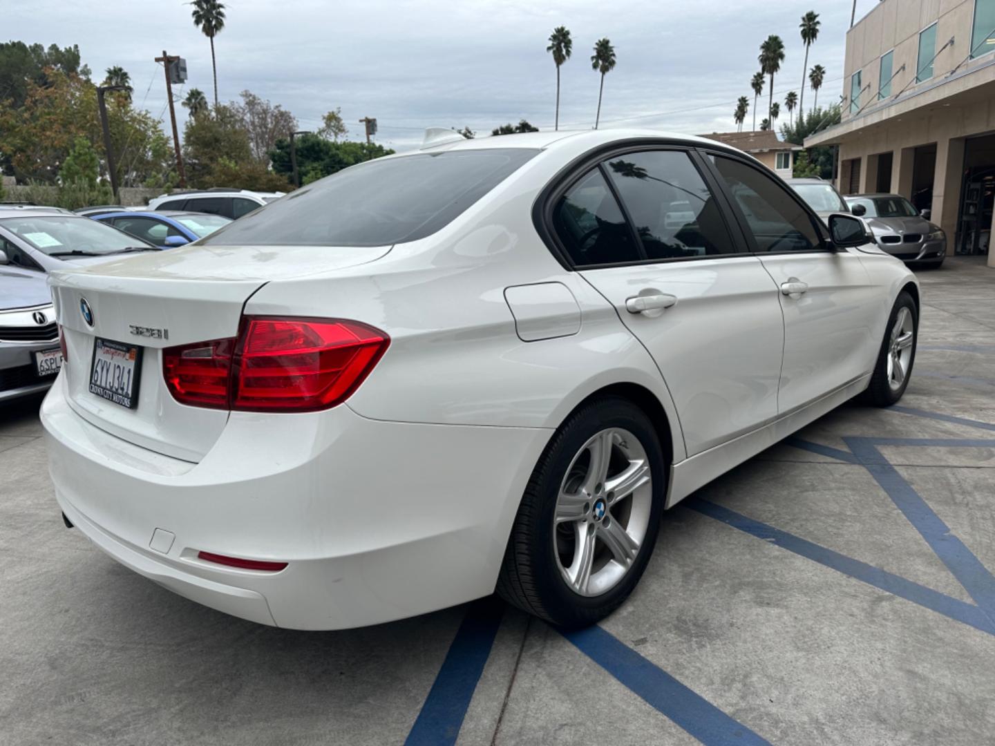 2013 White BMW 3-Series 328i Sedan (WBA3C1C52DF) with an 2.0L L4 DOHC 16V engine, AUTOMATIC transmission, located at 30 S. Berkeley Avenue, Pasadena, CA, 91107, (626) 248-7567, 34.145447, -118.109398 - Crown City Motors is a used “Buy Here Pay Here” car dealer in Pasadena CA. “Buy Here Pay Here” financing, means that when you purchase your vehicle from our dealership, that you make the payments to the dealership as well. We do not need the banks approval to get you approved for a used auto - Photo#6